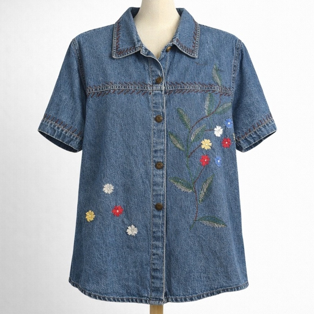 Vintage 90s Floral Embroidered Denim Button Shirt Size‎ L Cottagecore Granola